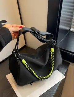 【新品】ブラックショルダーバッグ ネオングリーンアクセント
