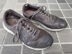 ASICS ブラウン レザー スニーカー