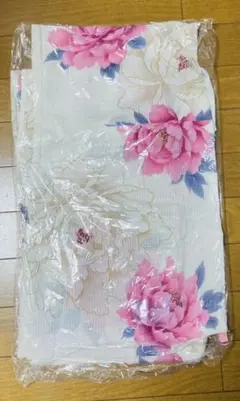 浴衣 花柄金色のラメ入り