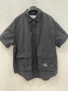 Calvin Klein リラックスフィット ユーティリティ オーバーシャツ