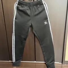 アディダス　トラックパンツ