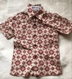 ほぼ未使用　ベビー用Batik Keris 半袖シャツ 赤とベージュ
