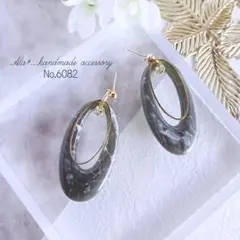 No.6082　ブラックグレーマーブルフープ　ピアス/イヤリング