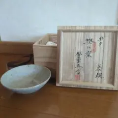 安東五(韓国人間国宝)　陽刻　染付　大型壺　箱無し　骨董品、美術品 安東五(韓国人間国宝) 陽刻 染付 大型壺 箱無し 骨董品、美術品