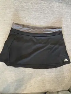 adidas テニススカート 黒
