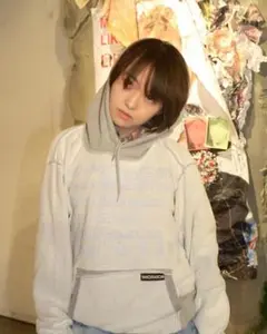 伊藤万理華　HOMESICK HOODIE  パーカー　ホワイト　XL 2025年最新】伊藤万理華 パーカーの人気アイテム - メルカリ