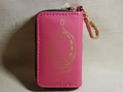 まどか☆マギカ　キーケース　濃いピンクにゴールド　9.5ｘ5.5ｘ2.5cm