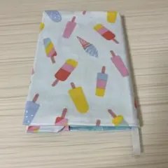 ハンドメイド　ブックカバー　文庫本サイズ　夏　アイス　ソフトクリーム　水色　青