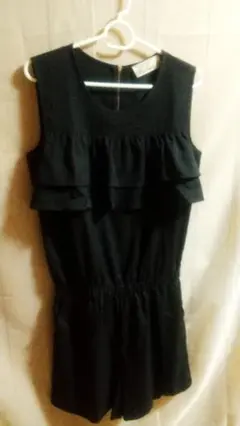 ❪Broderie & Co❫オールインワン ノースリーブパンツ、フリル、黒