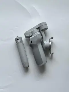 スマートフォン用グレーのジンバルスタビライザー