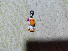 希少品　APE 　リサ　キーチャーム　白　花