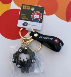 関西万博 ミャクミャク サンリオ キーホルダー 黒なりきりボチャッコ