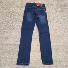 Item thumbnail for item 6d53a226-c9c8-4682-b745-48e3ec3ff093