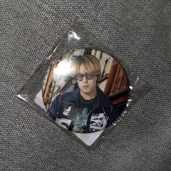 FANTASTICS 世界 缶バッジ　私服メガネver.