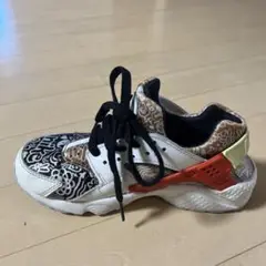 NIKE キッズシューズ 22.5 アート風プリント