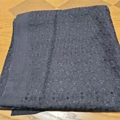 黒レース生地。
