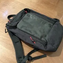 BCREATIVE ブラックショルダーバッグ