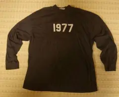 ESSENTIALS 1977 プリント ロングスリーブTシャツ