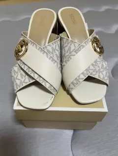 Michael Kors クロスストラップサンダル
