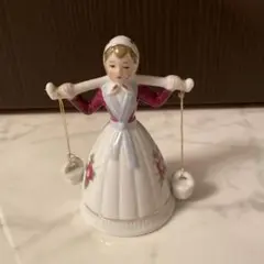 陶器製女性人形 ！水桶を持った女性の磁器の置物