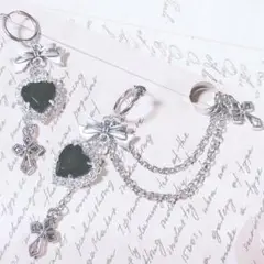 地雷イヤリングsilverイヤーカフ blackビジューとゆらゆら十字架