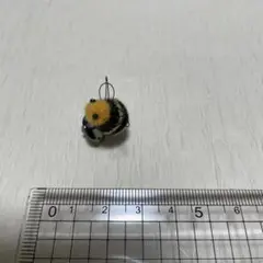 フェルト製ミニチュア蜂 約3cm