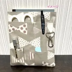 ハンドメイド ナチュラルリボン柄 ナースポケット A6対応 ポッケいっぱい