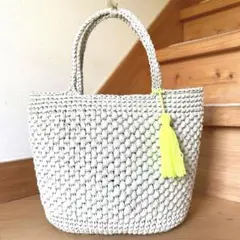 グレージュ　スズランテープバッグ　トートバッグ タッセル