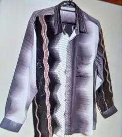 ストライプ柄シャツ