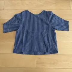 青と白のストライプ Vネック 半袖シャツ