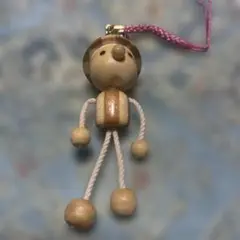 可愛いピノキオ木製人形型ストラップ