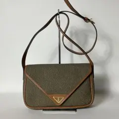 Item thumbnail for item ed008f7b-d406-43b7-a9cf-a59d355bf0d7