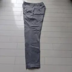 グレー　テーパードパンツ