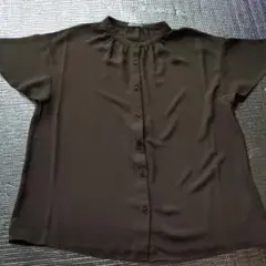 ブラウン 半袖シャツ ボタン付き