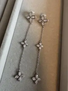 【即日配送】　フラワーモチーフ ロングピアス