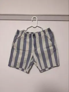 海コーデ　青と白のストライプ ショートパンツ