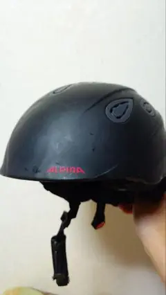 ALPINA ブラック ヘルメット 通気孔付き