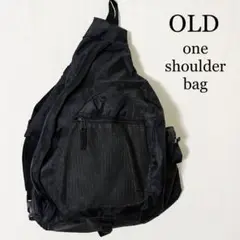 OLD TWISM ブラック ワンショルダーバッグ スリングバッグ 無地