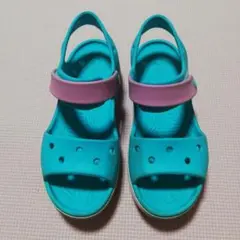 crocs キッズサンダル 青・紫