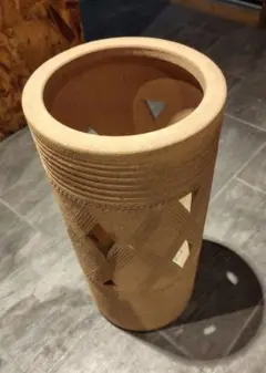陶器製 透かし彫り傘立て