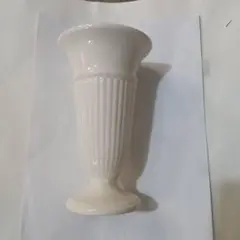 WEDGWOOD ホワイトリブデザイン花瓶