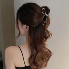 新品未使用✨メタルヘアクリップ シルバー 韓国系 バンスクリップ　大人可愛い