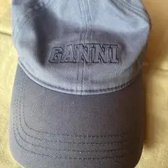 GANNI グレー ベースボールキャップ