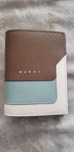 MARNI ほぼ新品2022年度財布