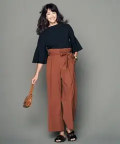 クリーニング済 自由区 ジユウク ベルト付きタフタ ワイドパンツ 40
