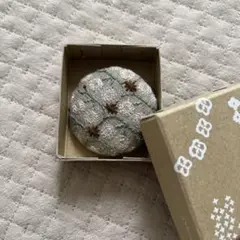 刺繍ブローチ