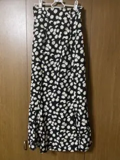 新品未使用　花柄フレアロングスカート