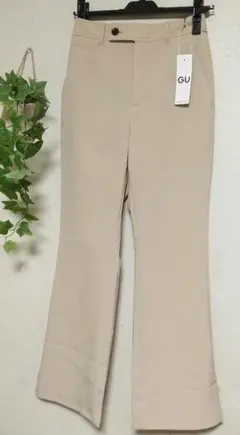新品タグ付き GU ベージュ フレアパンツZ Sサイズ
