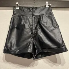 ブラック 合成皮革 ショートパンツ Mサイズ