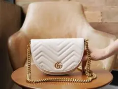 ホワイトキルティングショルダーバッグ